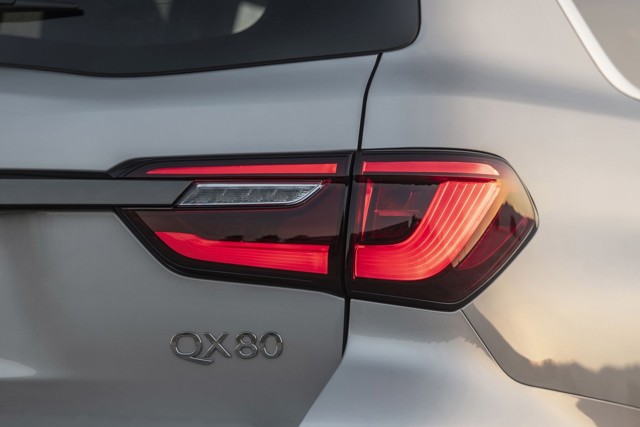 Infiniti Qx80 photo 14