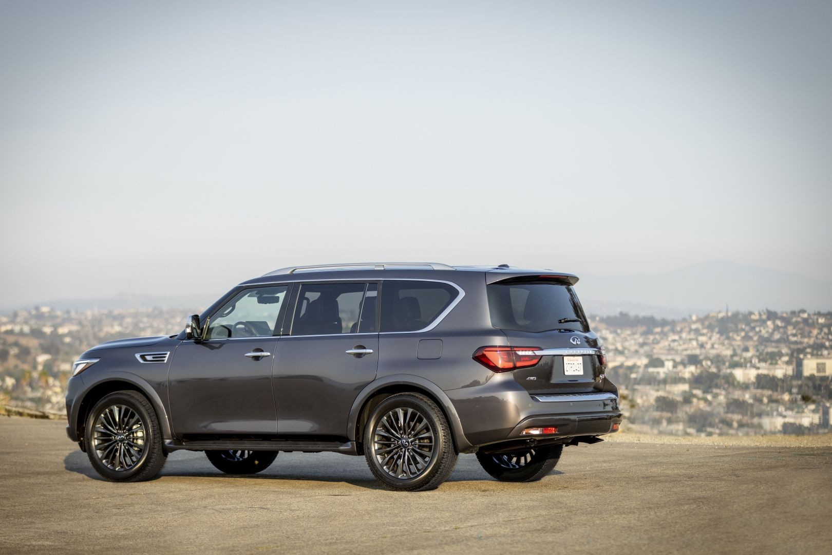 Infiniti Qx80 photo 19