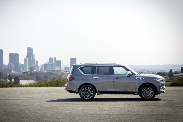 Infiniti Qx80 photo 22