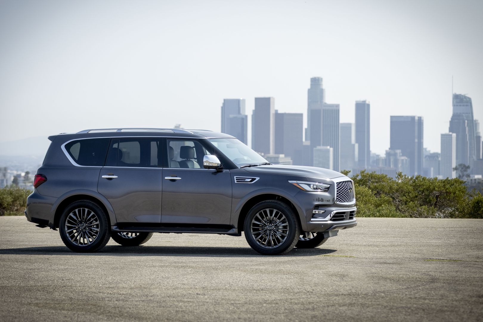 Infiniti Qx80 photo 23