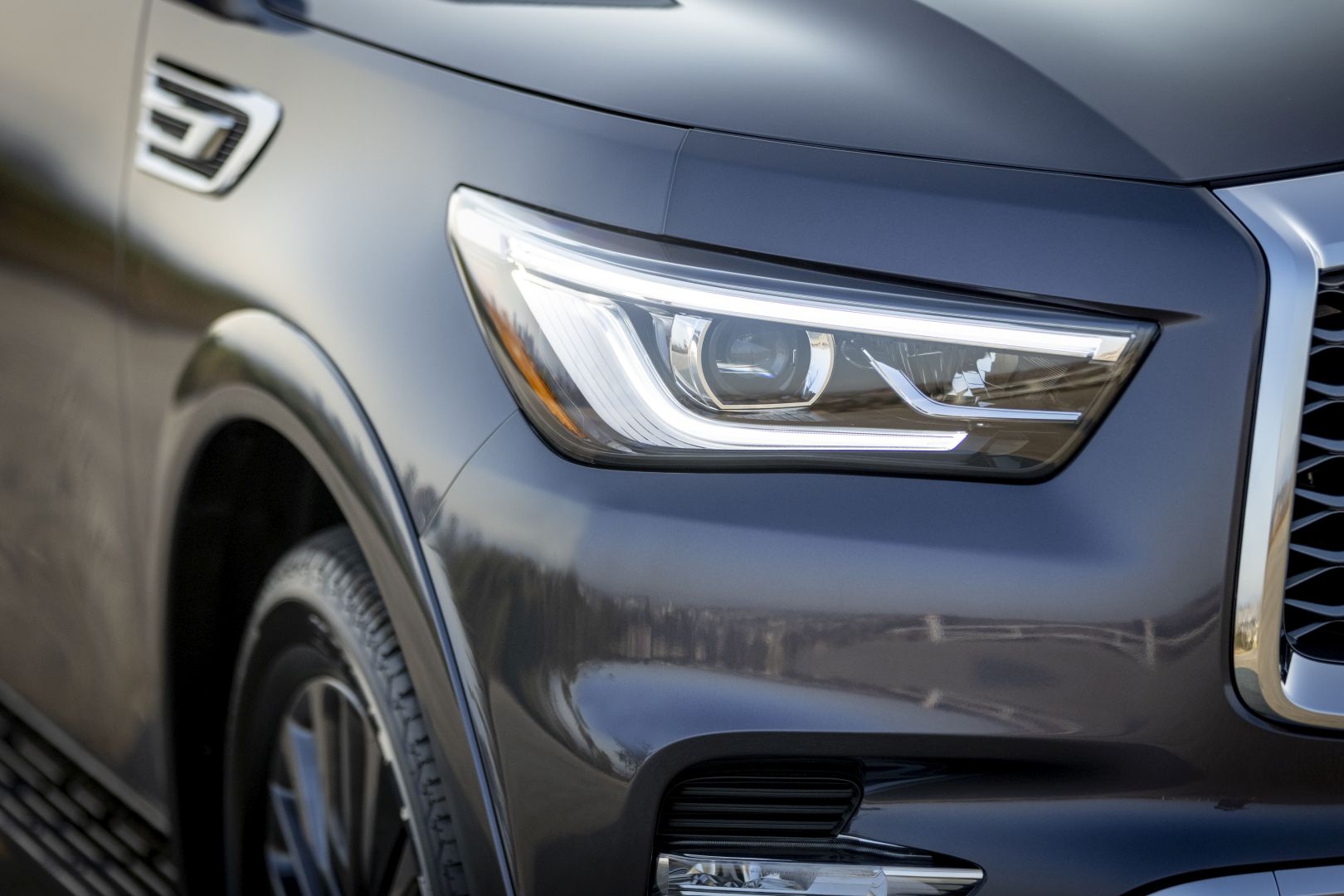 Infiniti Qx80 photo 28