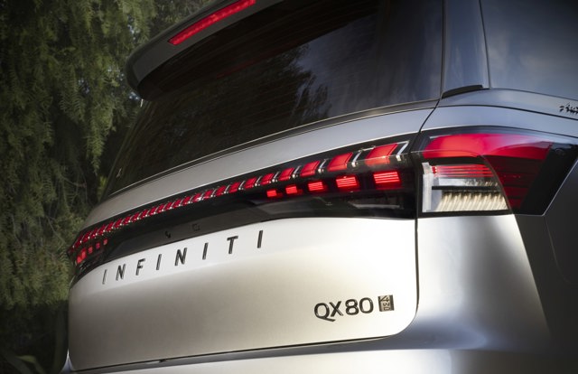 Infiniti Qx80 foto 15