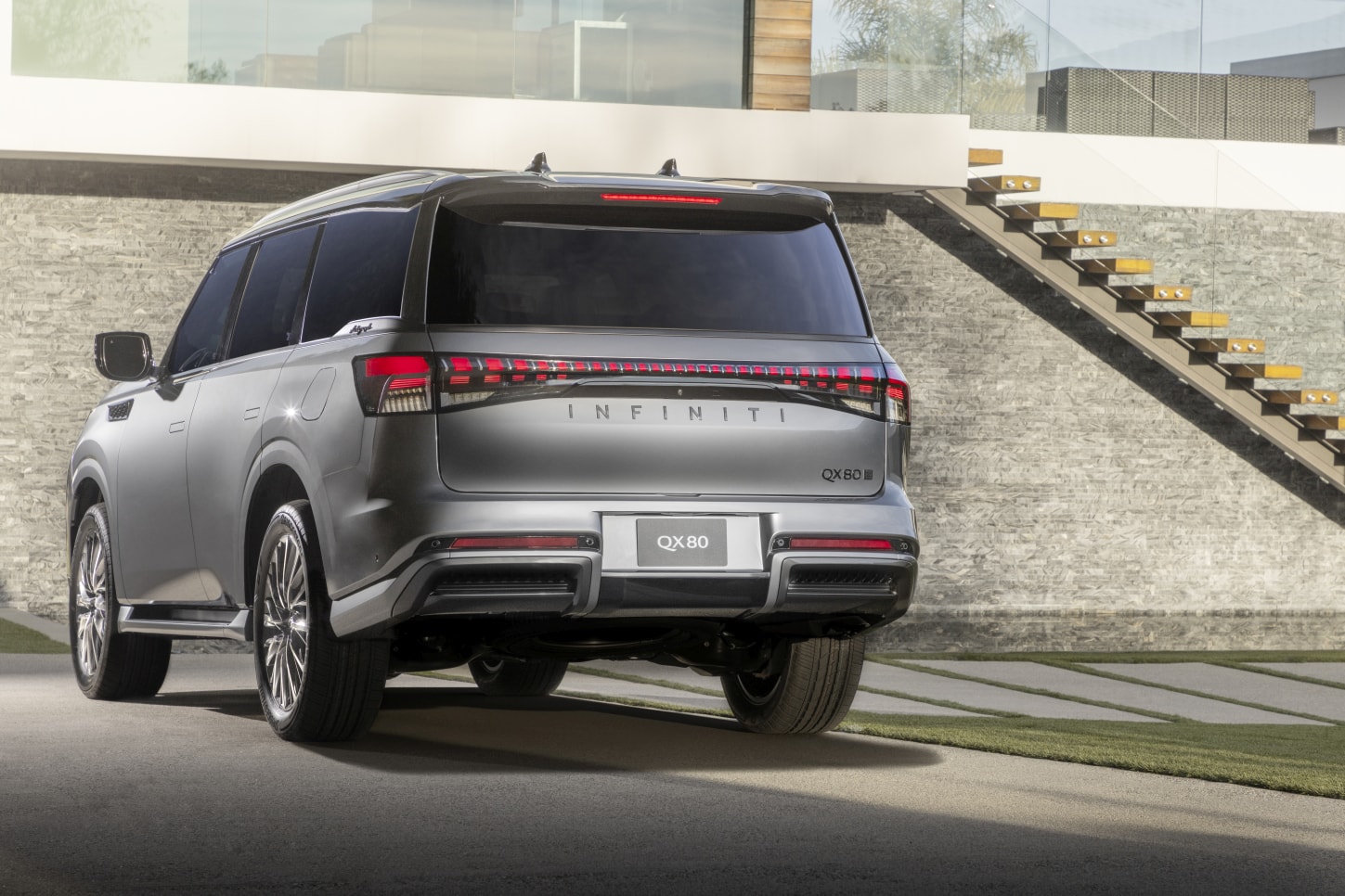 Infiniti Qx80 photo 16