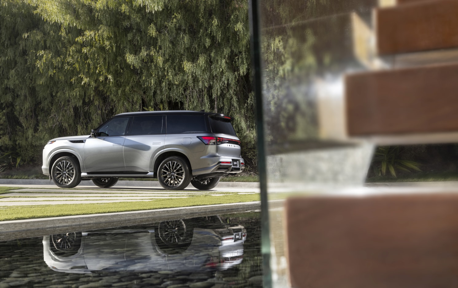 Infiniti Qx80 photo 23