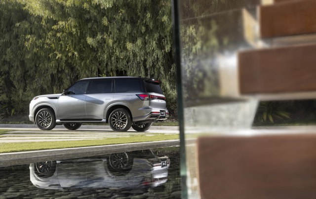 Infiniti Qx80 foto 23