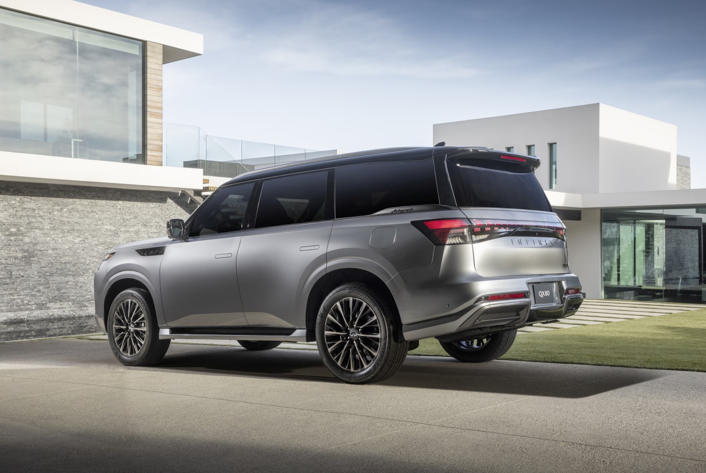Infiniti Qx80 photo 25