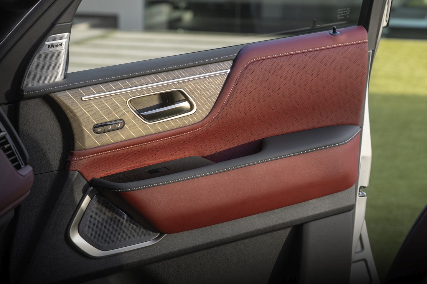 Infiniti Qx80 photo 42