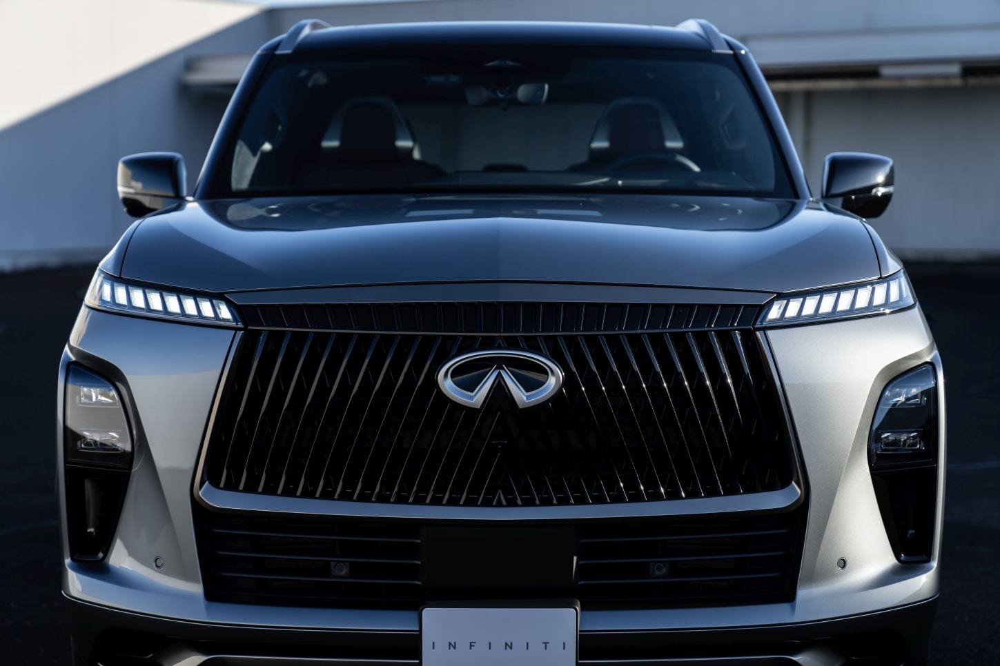 Infiniti Qx80 photo 8
