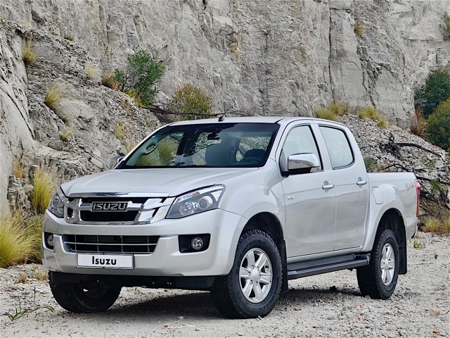 Isuzu Rodeo / D-Max photo 14