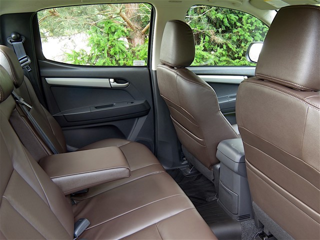 Isuzu Rodeo / D-Max photo 31