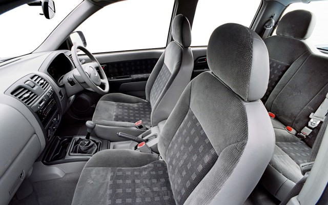 Isuzu Rodeo / D-Max photo 17
