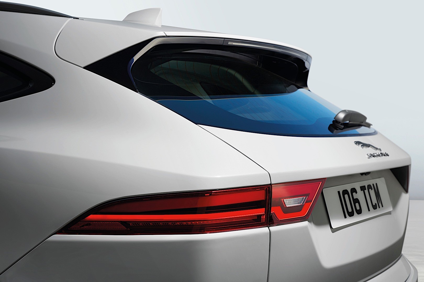 Jaguar E-Pace photo 14