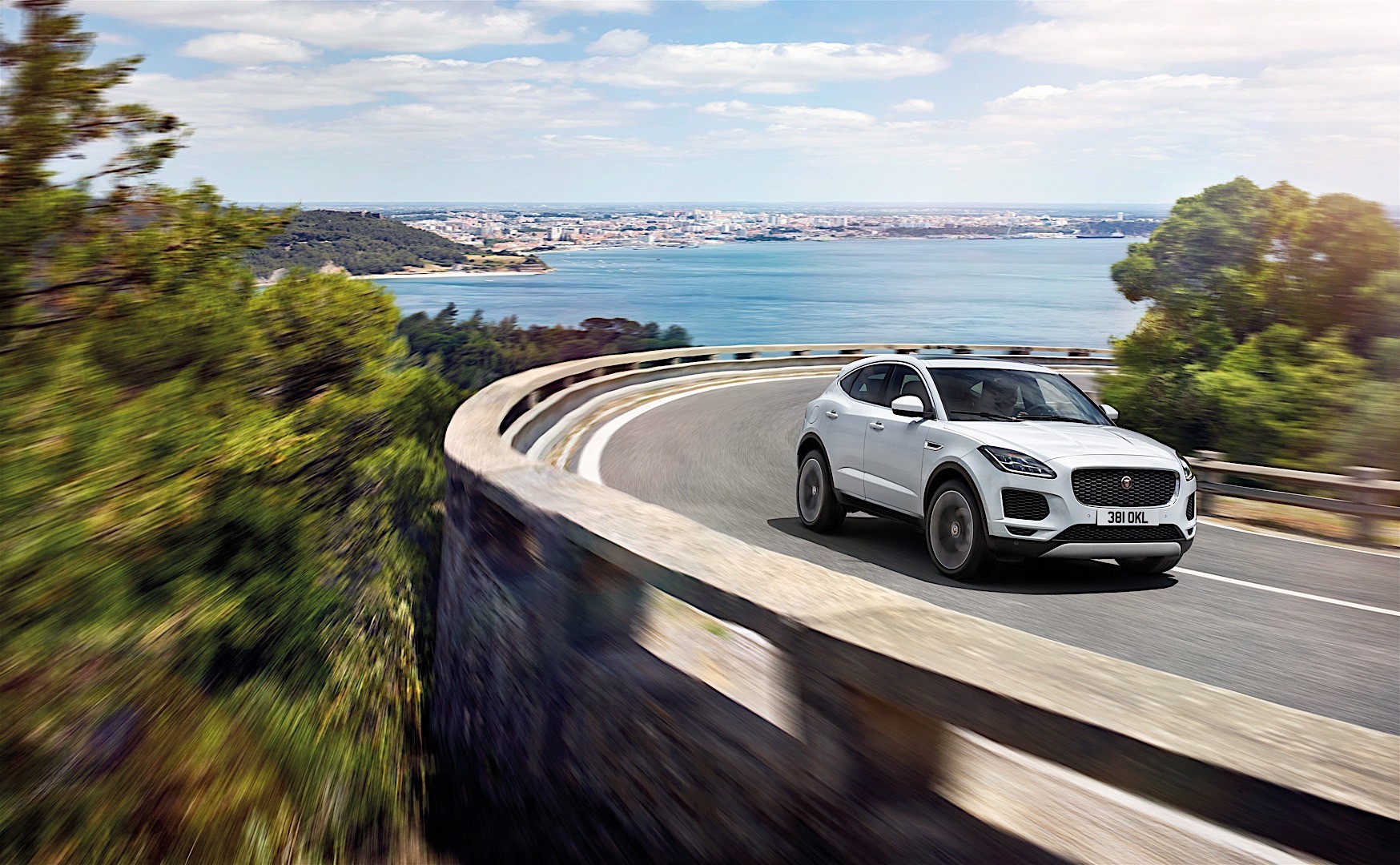 Jaguar E-Pace photo 17