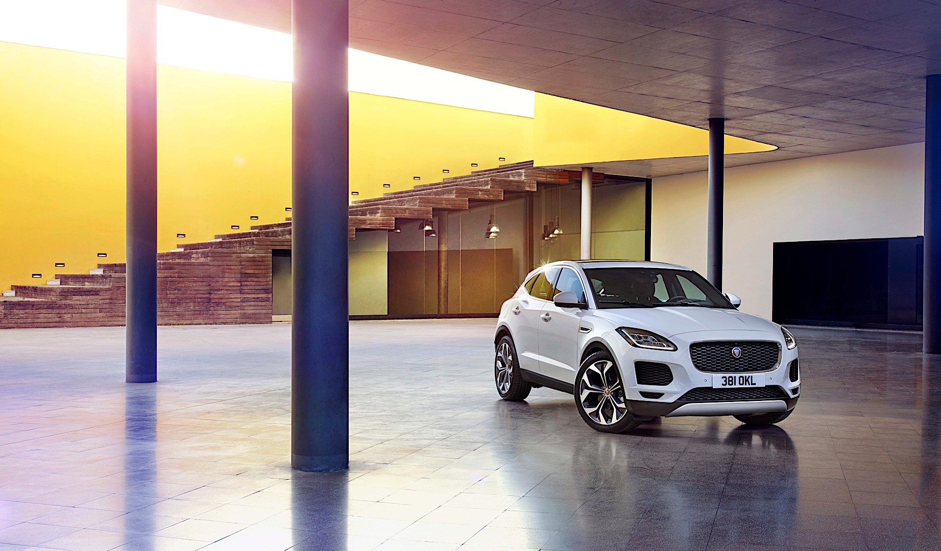 Jaguar E-Pace photo 21