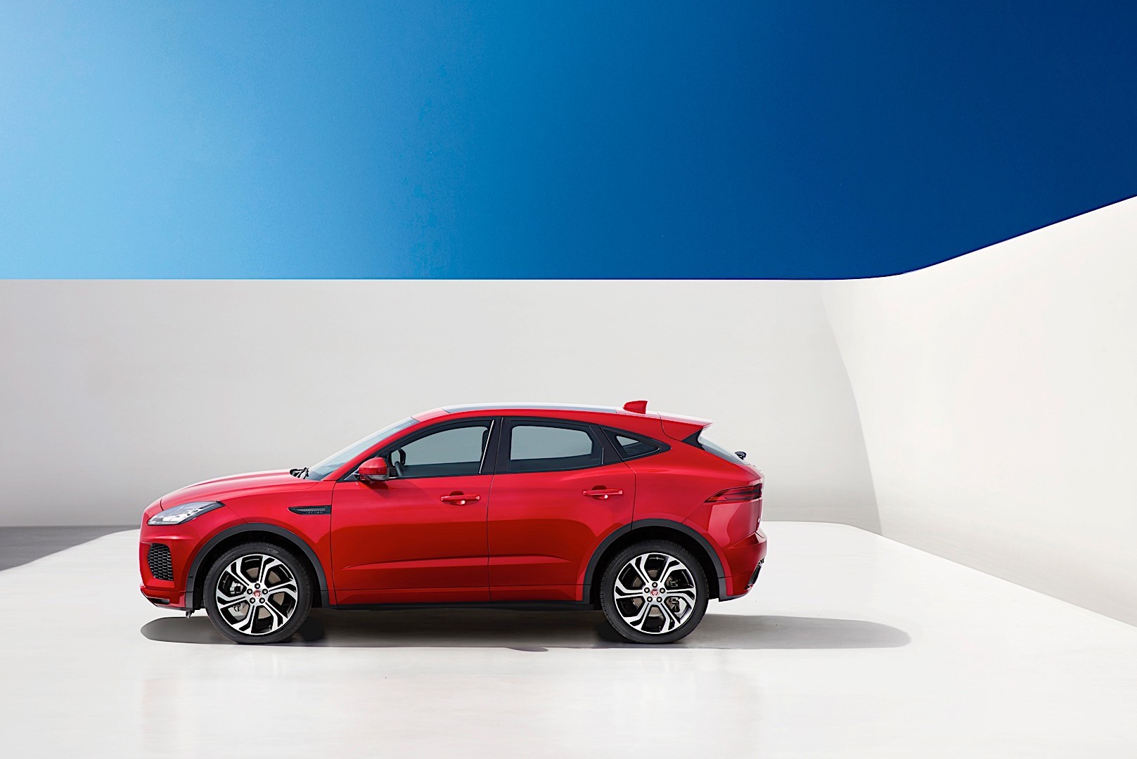 Jaguar E-Pace photo 24