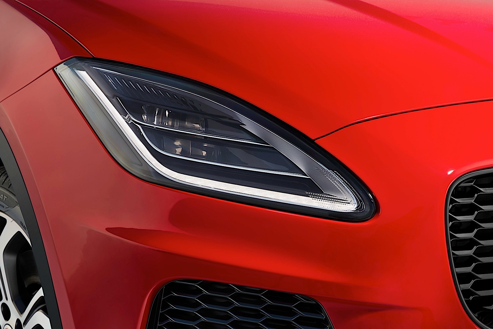 Jaguar E-Pace photo 30