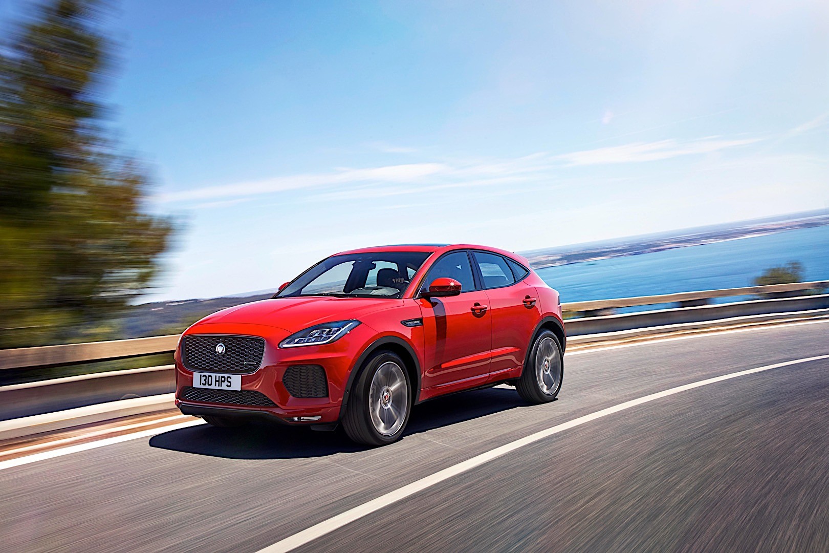 Jaguar E-Pace photo 38