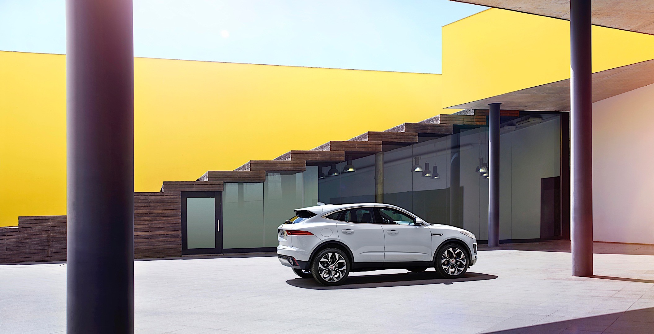 Jaguar E-Pace photo 2