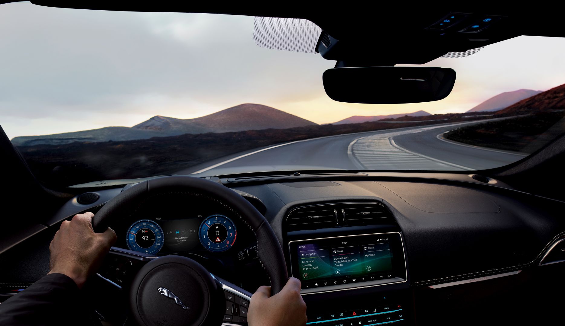 Jaguar F-Pace Svr photo 24