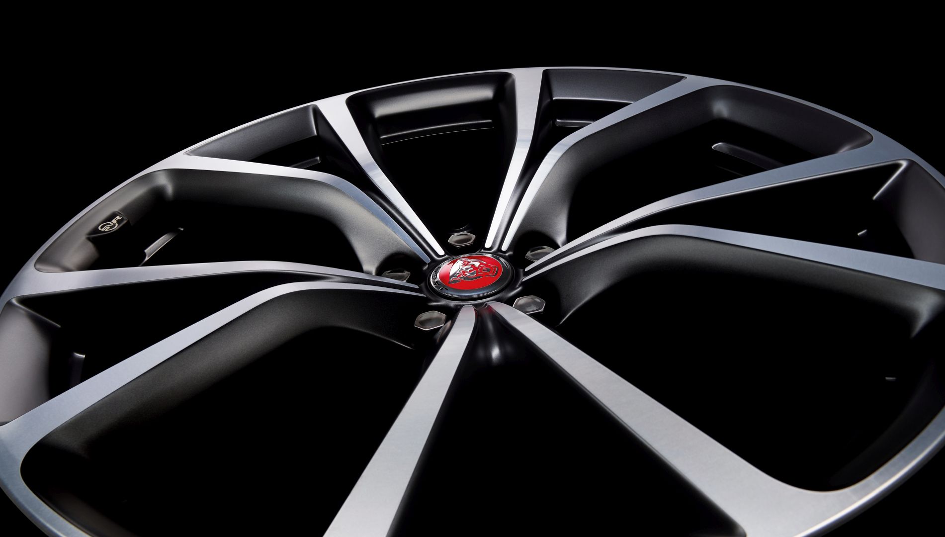 Jaguar F-Pace Svr photo 32