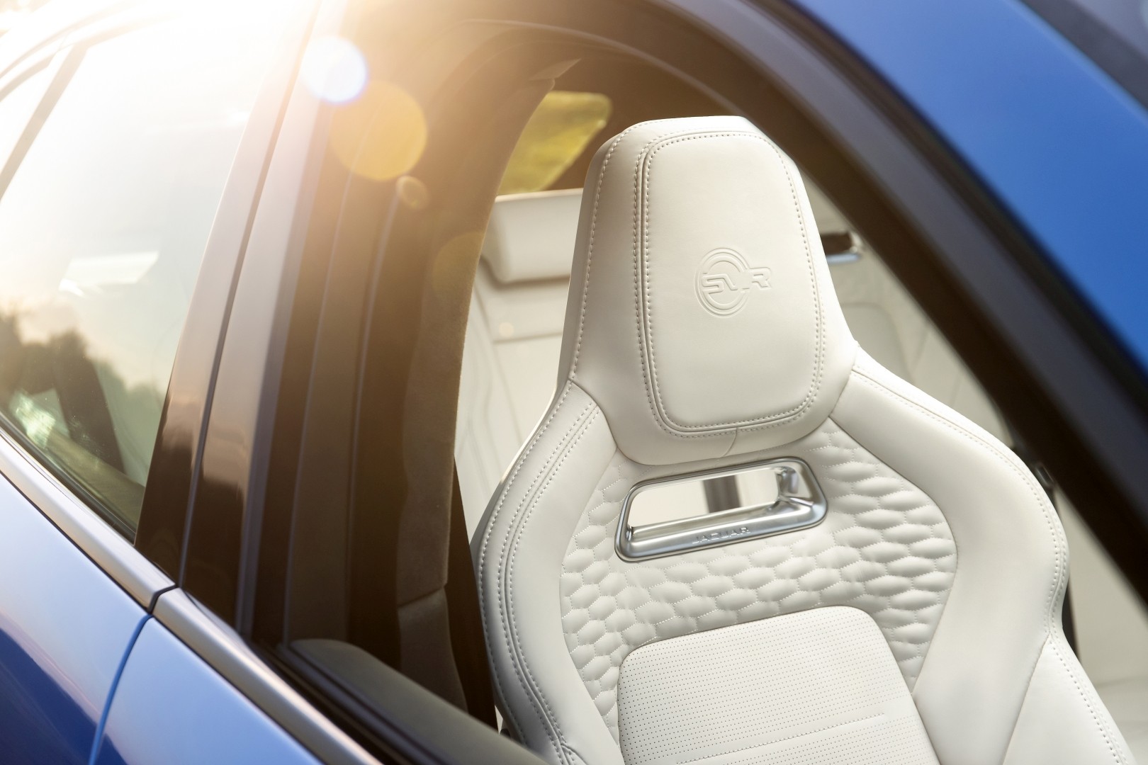 Jaguar F-Pace Svr photo 70