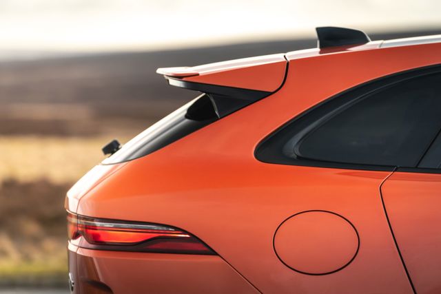 Jaguar F-Pace Svr photo 33