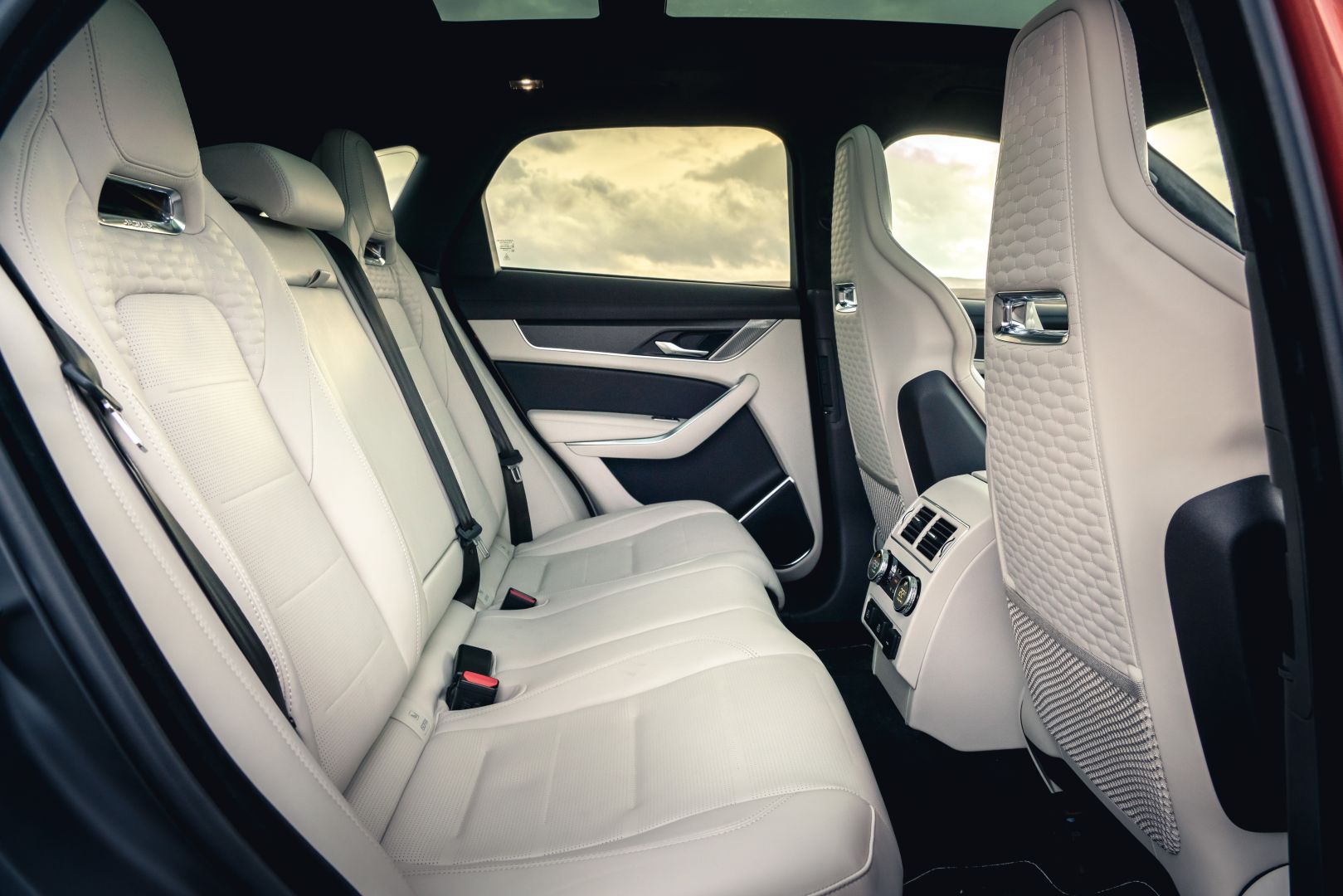 Jaguar F-Pace Svr photo 73