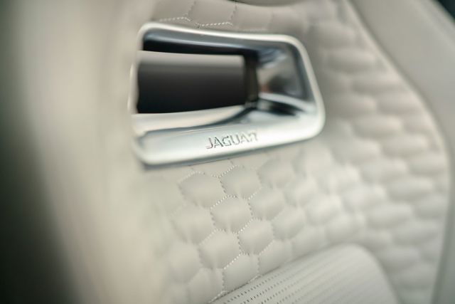 Jaguar F-Pace Svr photo 75