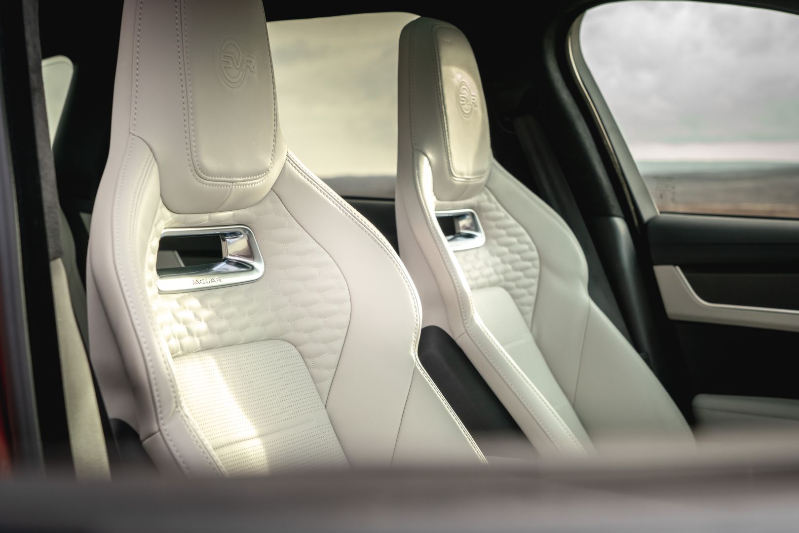 Jaguar F-Pace Svr photo 79