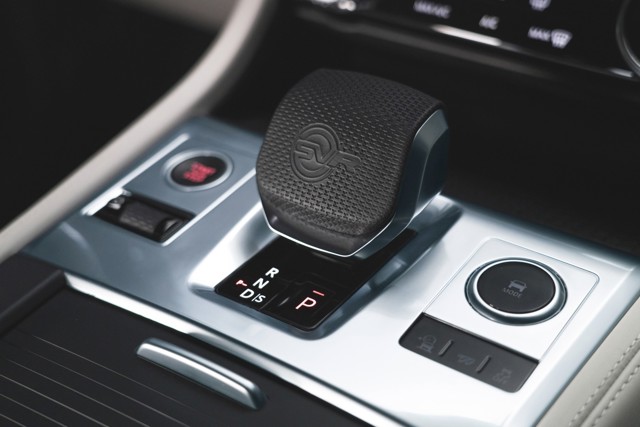 Jaguar F-Pace Svr photo 68