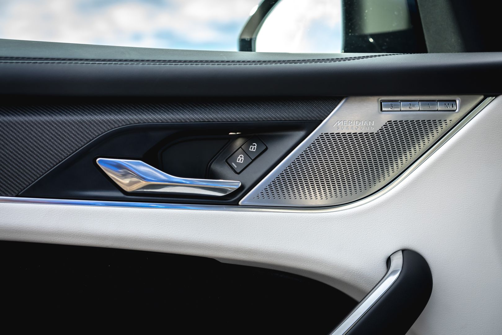 Jaguar F-Pace Svr photo 82