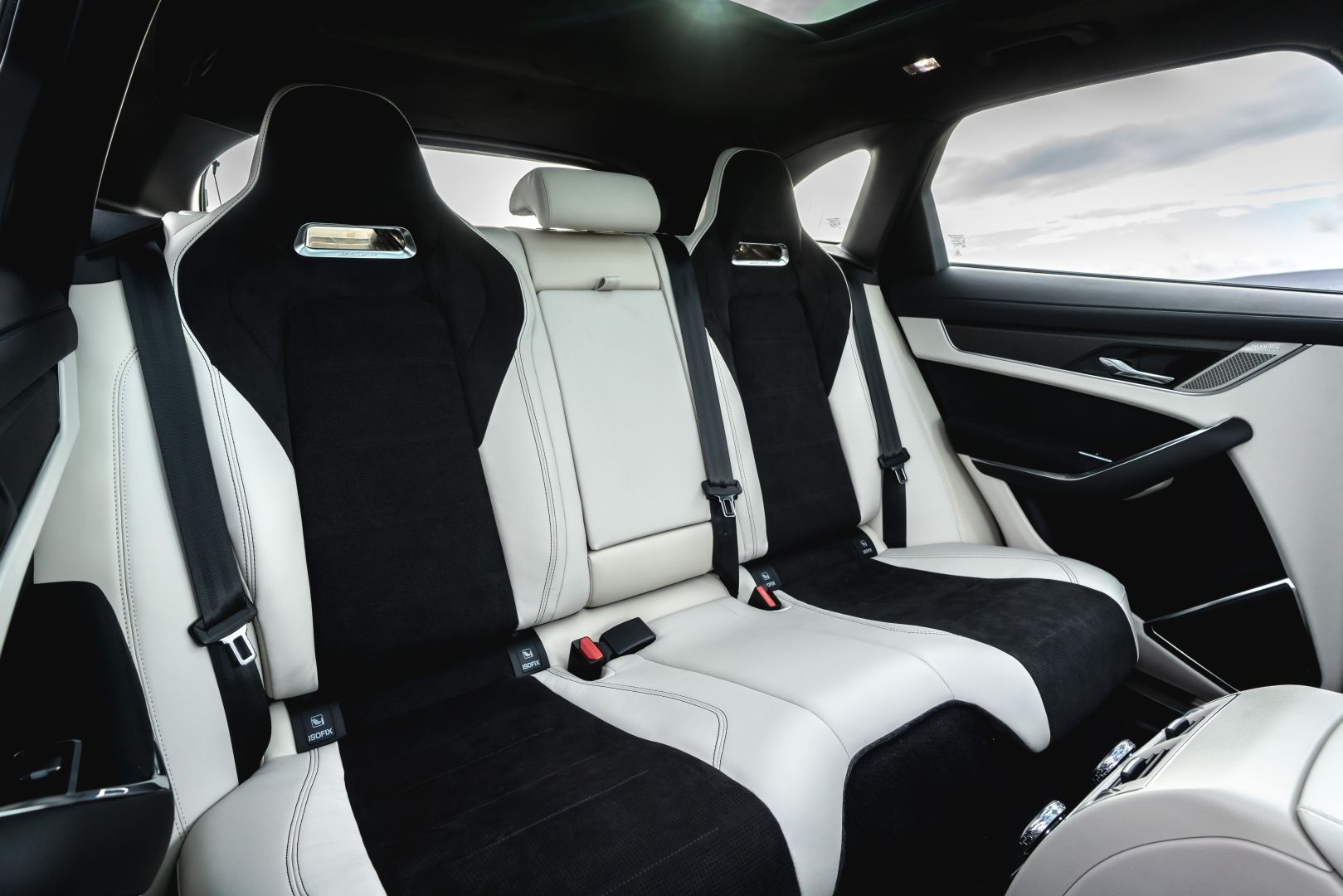 Jaguar F-Pace Svr photo 85