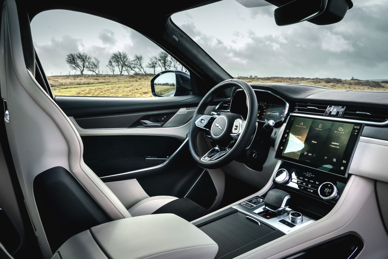 Jaguar F-Pace Svr photo 87