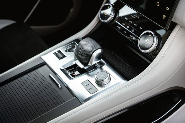 Jaguar F-Pace Svr photo 88
