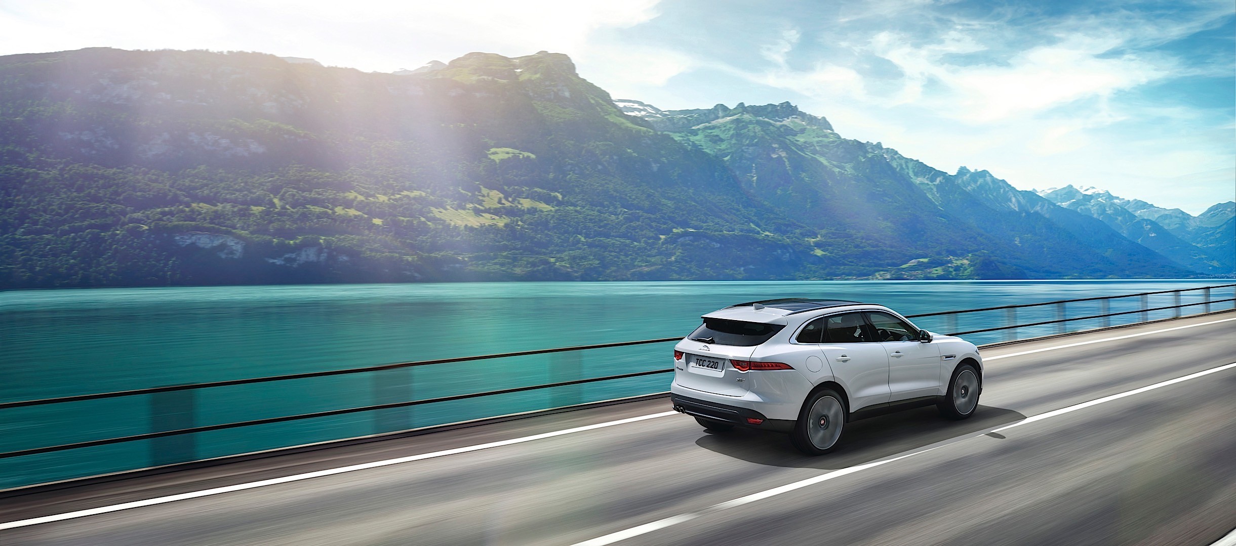 Jaguar F-Pace photo 17