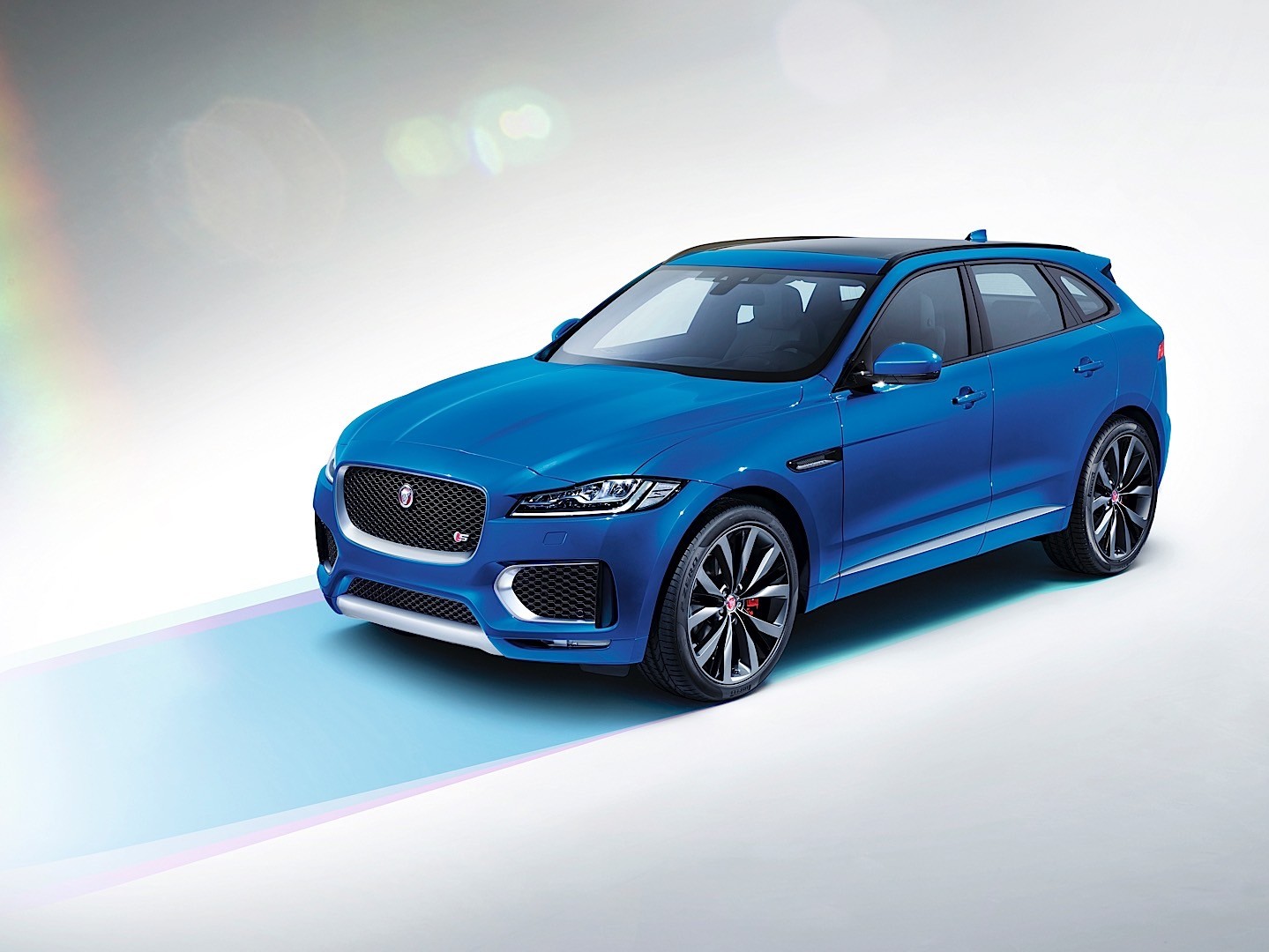 Jaguar F-Pace photo 23