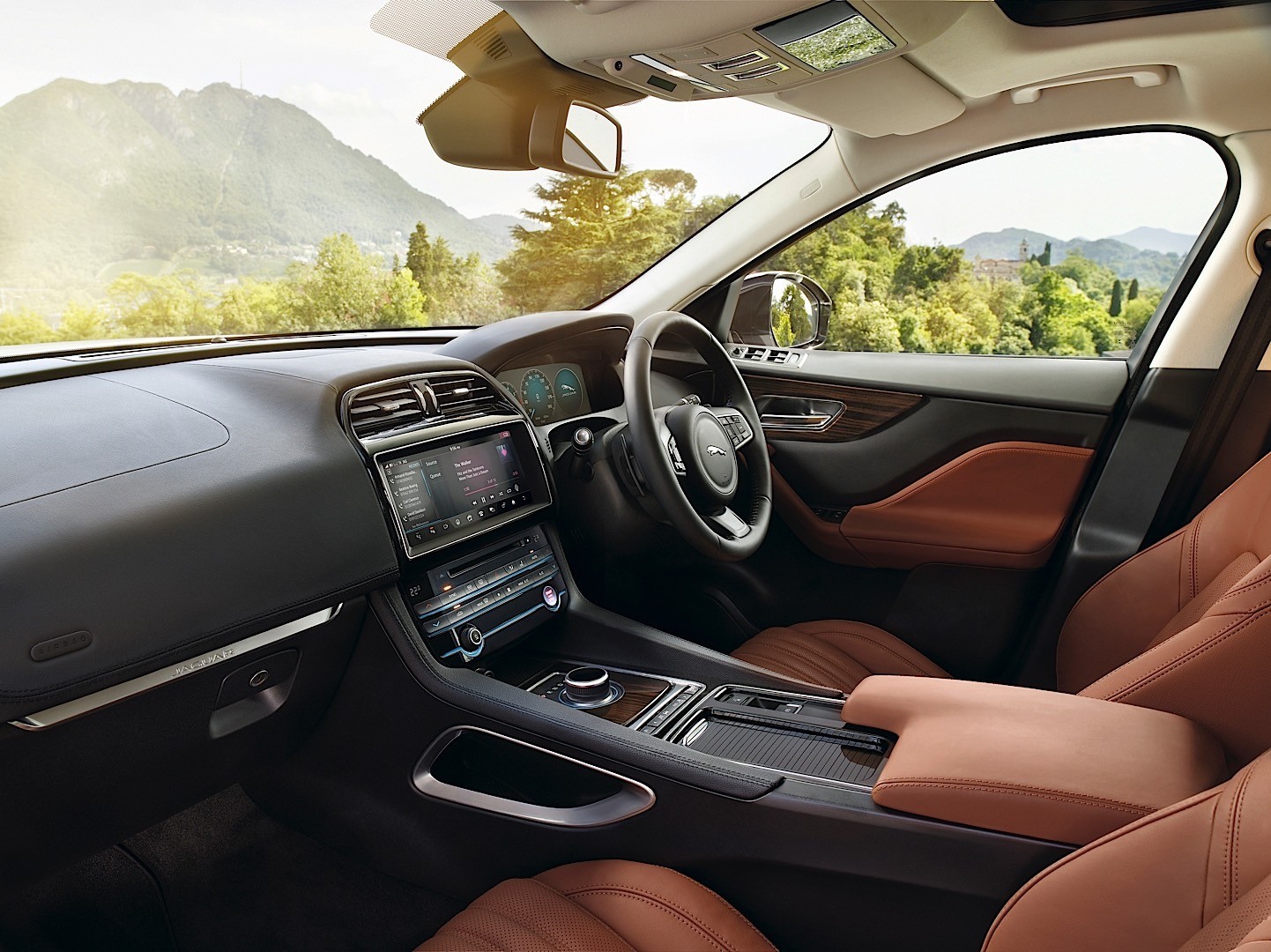 Jaguar F-Pace photo 55