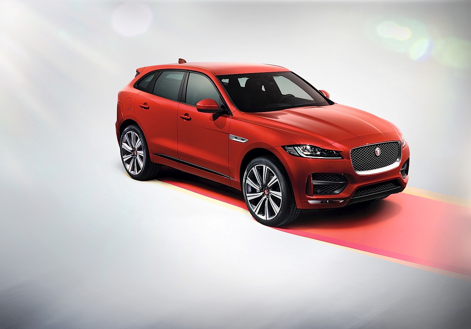 Jaguar F-Pace photo 33
