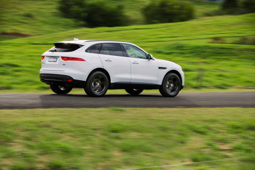 Jaguar F-Pace photo 52