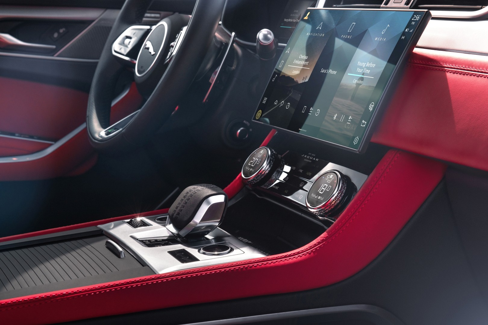 Jaguar F-Pace photo 79