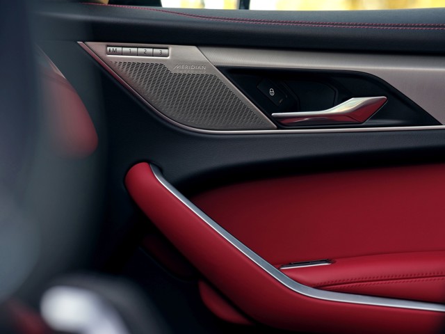 Jaguar F-Pace Foto 100