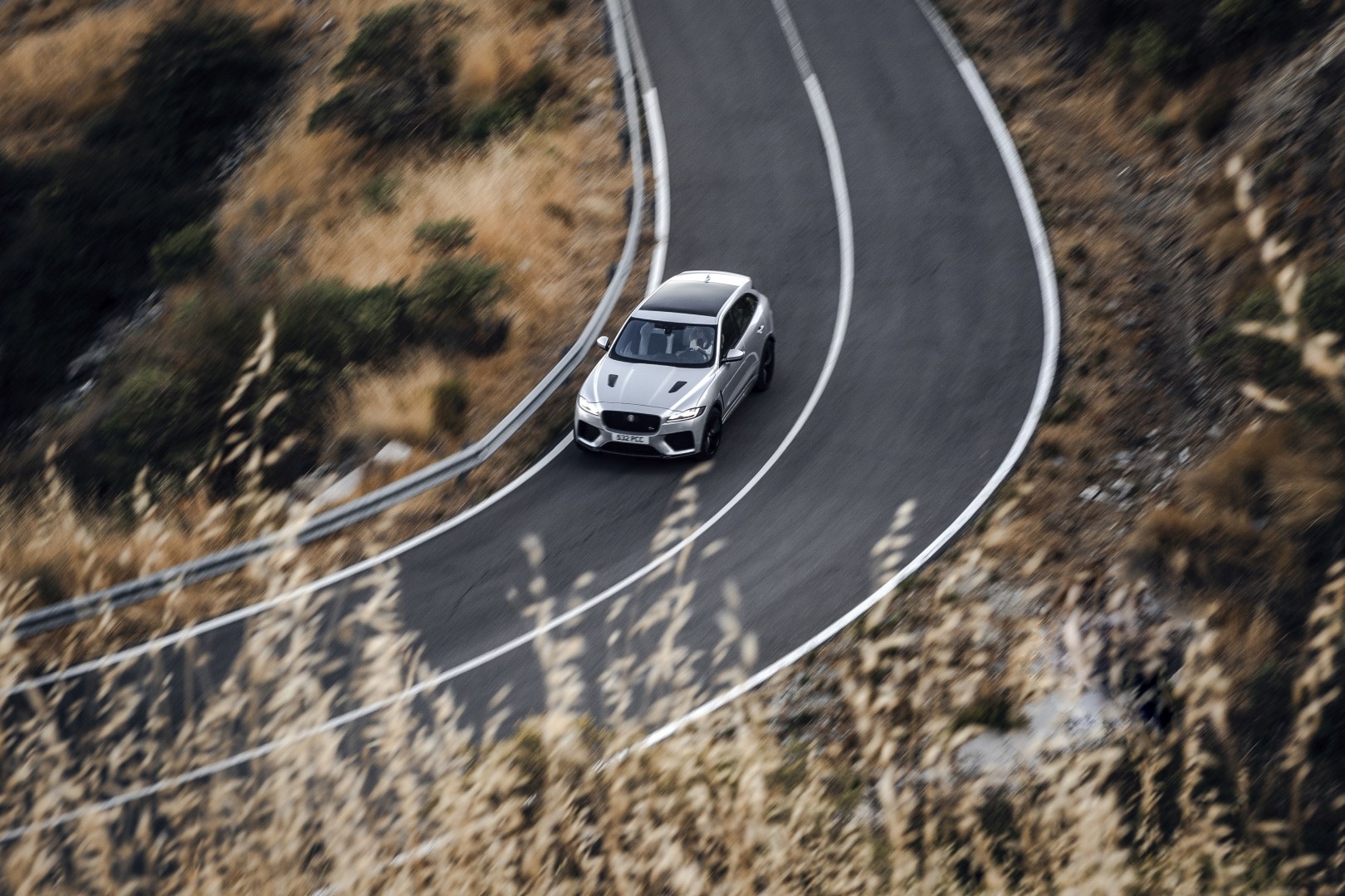 Jaguar F-Pace photo 6