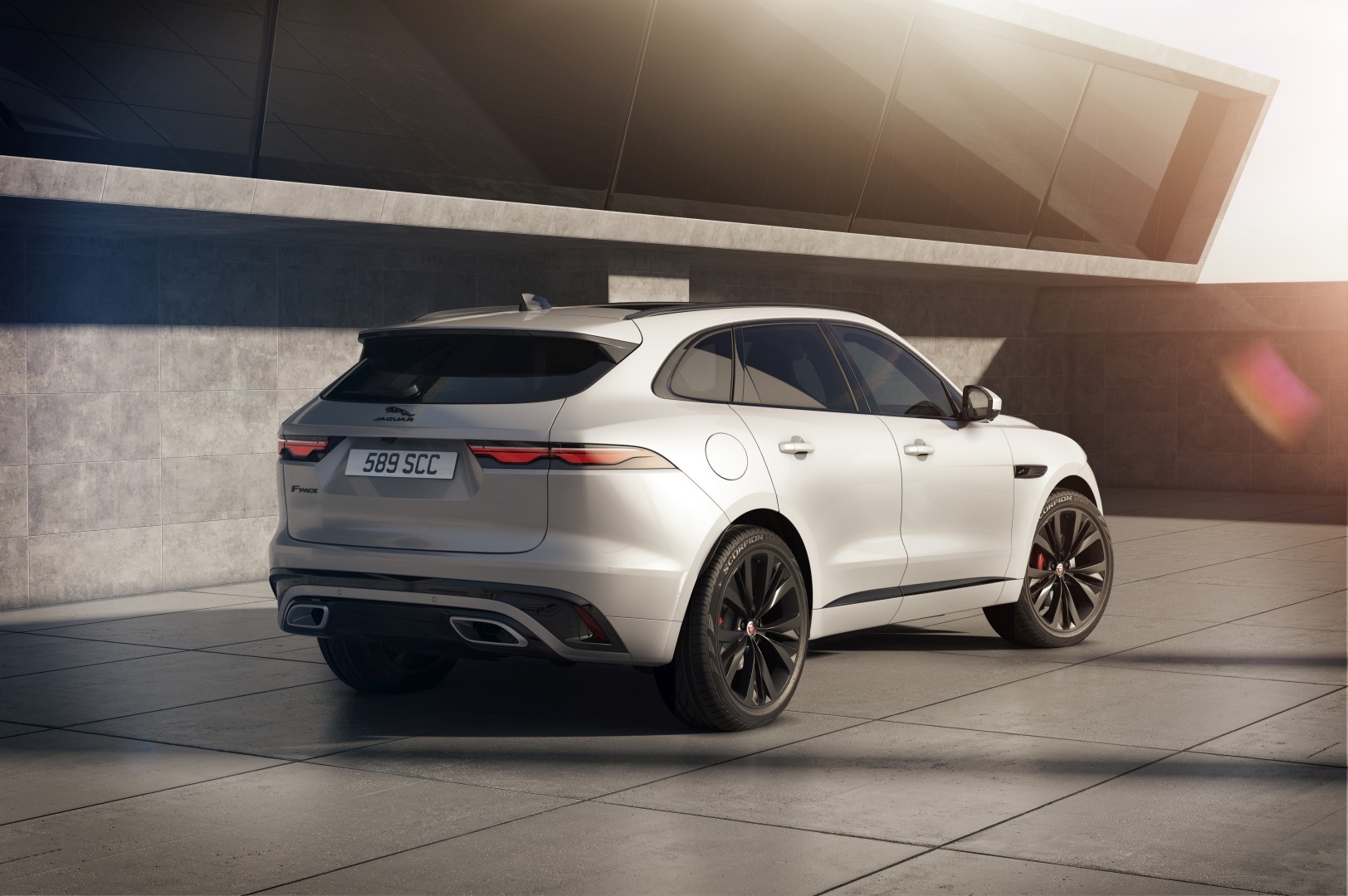 Jaguar F-Pace photo 14