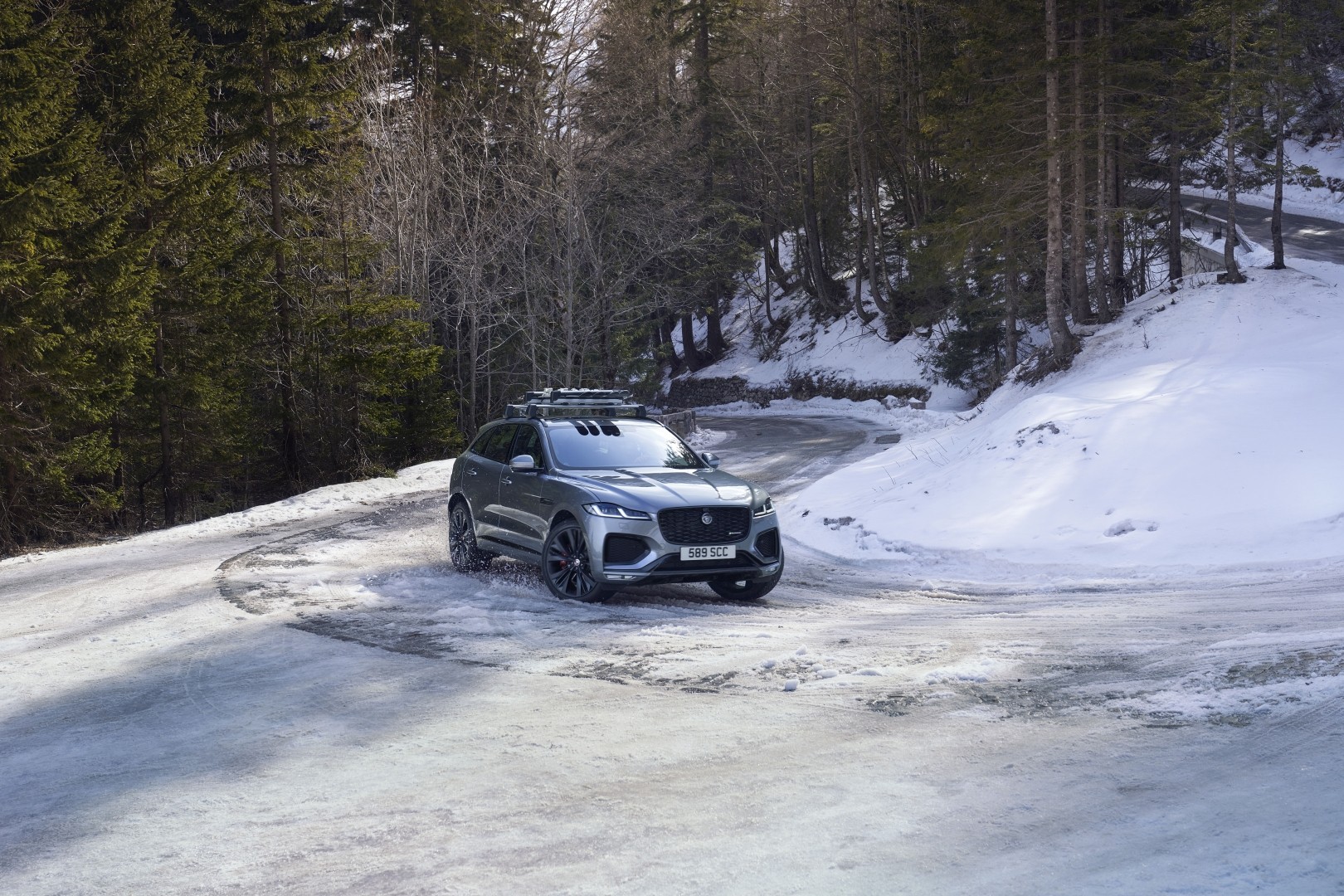 Jaguar F-Pace photo 31