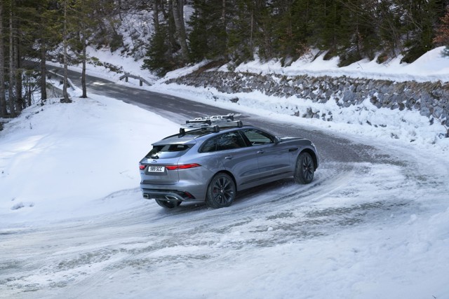 Jaguar F-Pace Foto 32