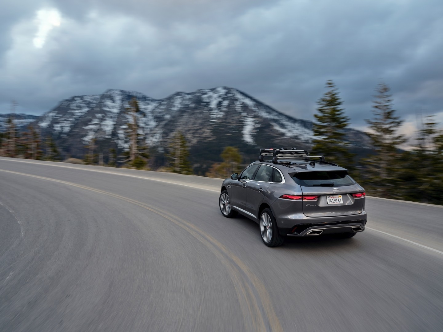 Jaguar F-Pace photo 46