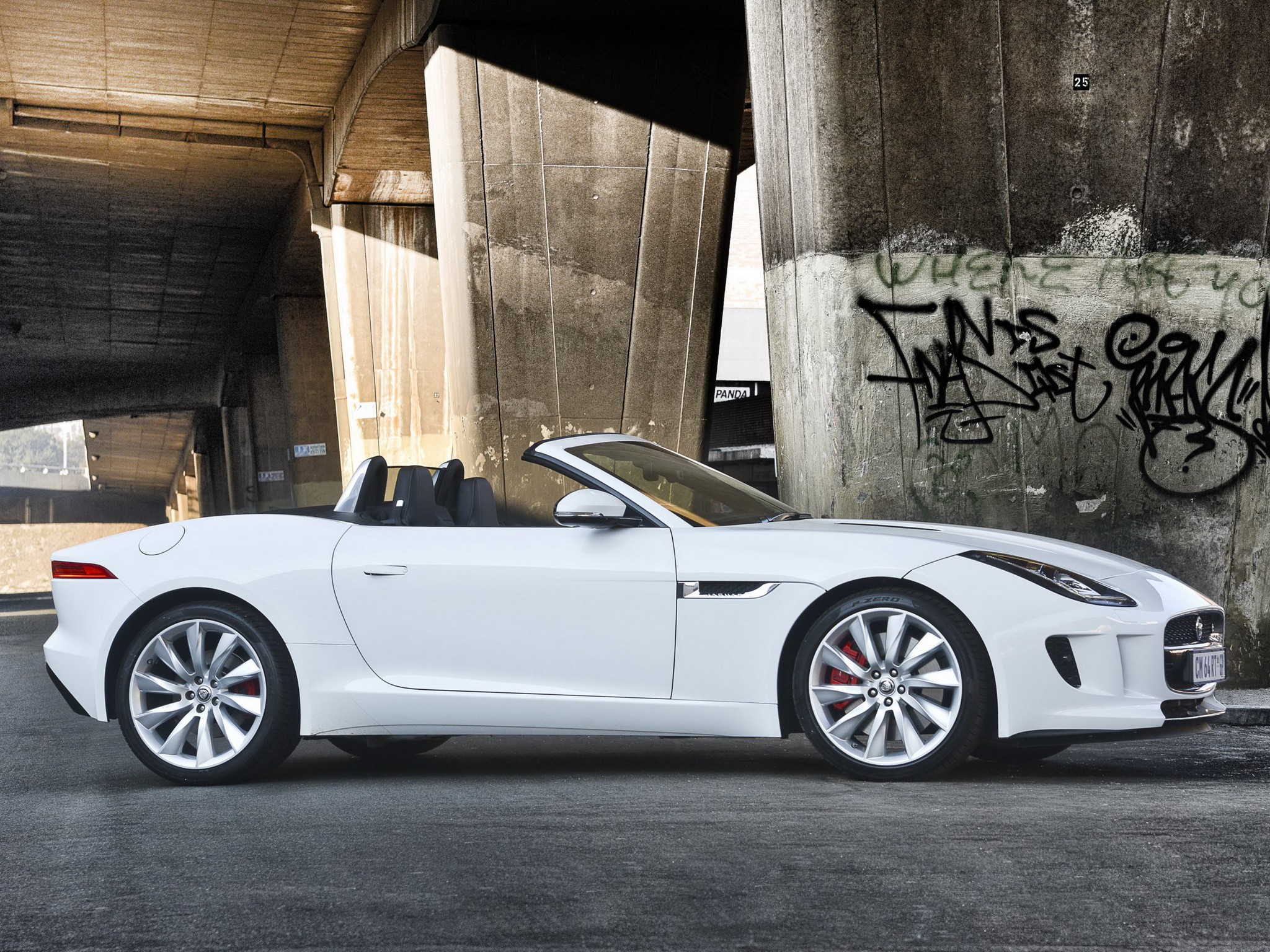 Jaguar F-Type Convertible photo 85