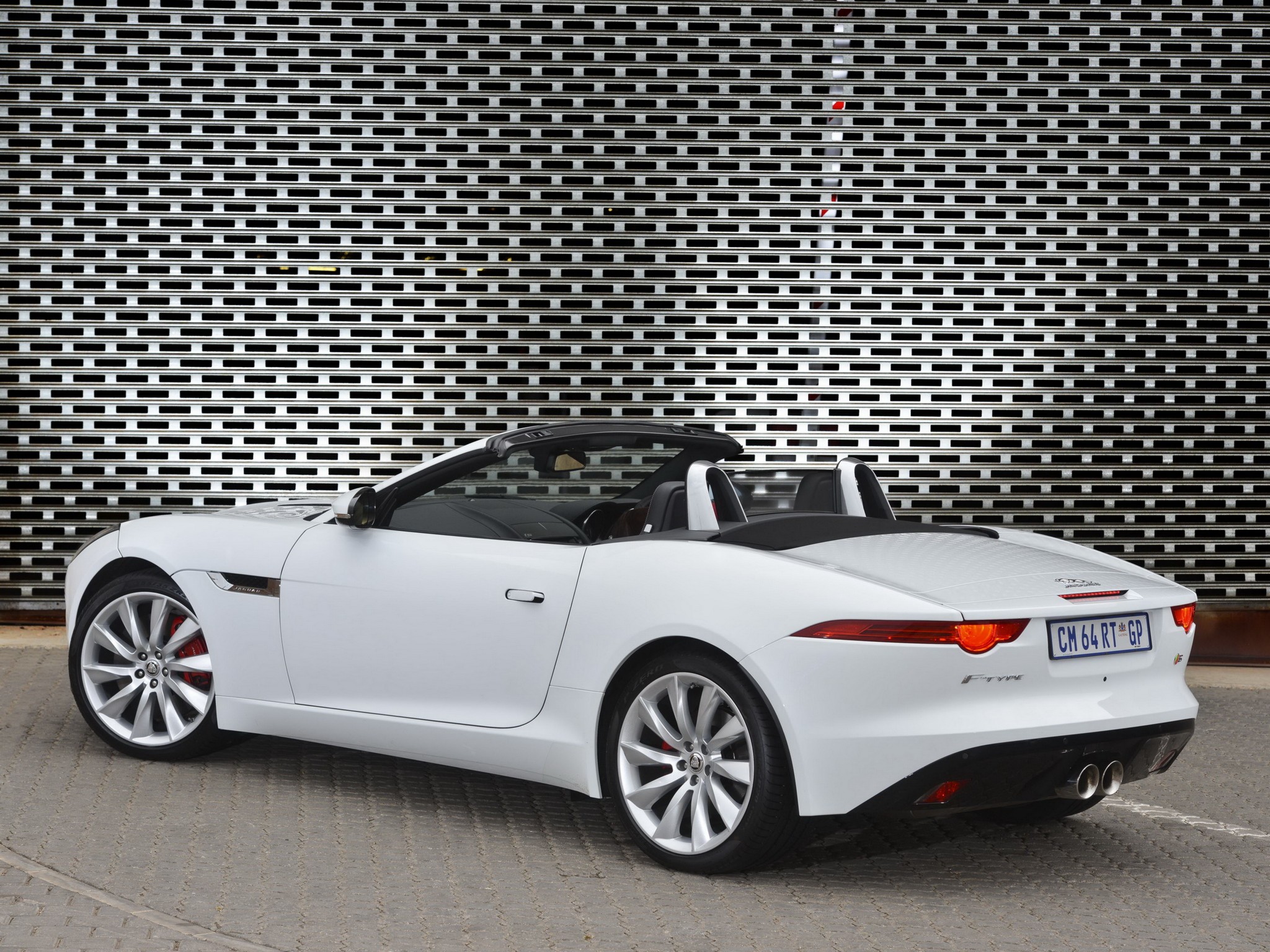 Jaguar F-Type Convertible photo 86