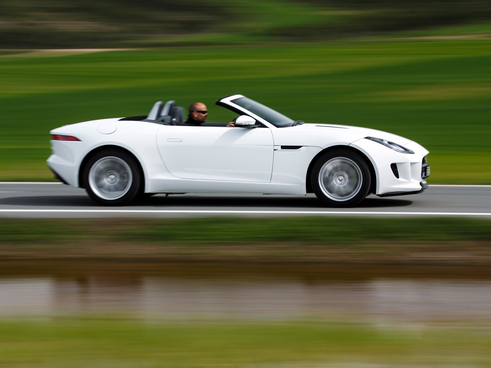 Jaguar F-Type Convertible photo 95