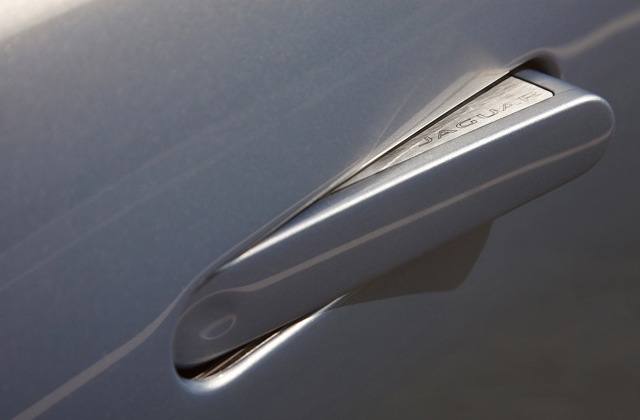 Jaguar F-Type Convertible photo 28